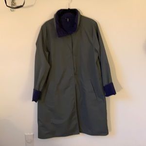 EILEEN FISHER reversible raincoat. Gray/Purple. Size Small